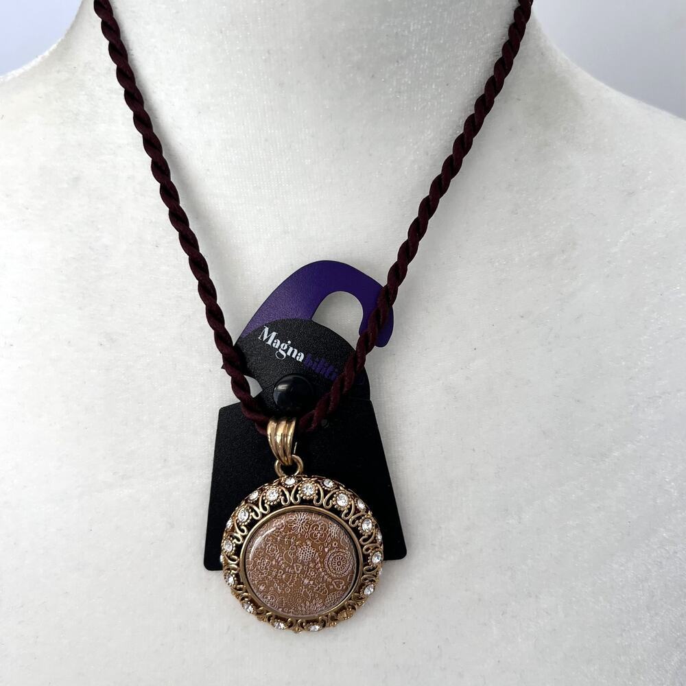 🍭6/$30 New (with defect) Magnabilities Victorian Style Pendant Necklace